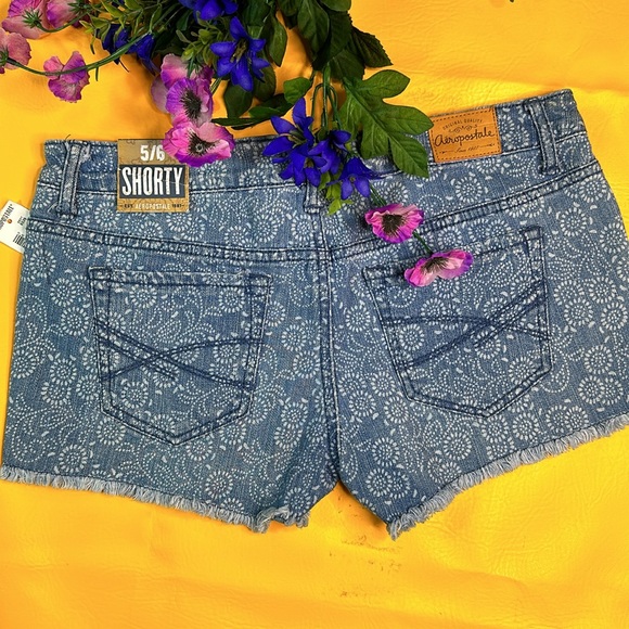 Aeropostale Shorty Size 5/6 Side Slit Denim Stenciled Cutoffs - Picture 3 of 13